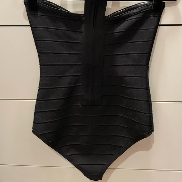 Misguided Size 6 Black Ribbed Bodysuit with Zipper Back and Neck Detail - Picture 3 of 4